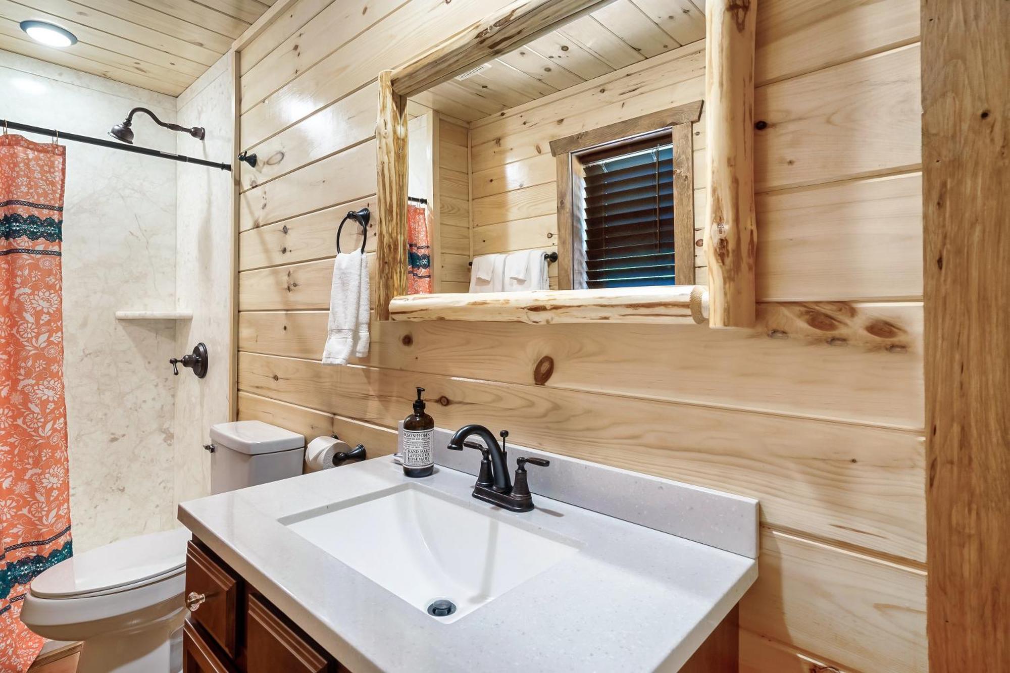 Smokiesboutiquecabins Would Love To Host You At Dolly'S Cute Cabin! 4 Suites With Private Bathrooms - Hot Tub, Fire Pit, Game Room, Resort Pool Open Memorial Day Through Labor Day! Gatlinburg Buitenkant foto