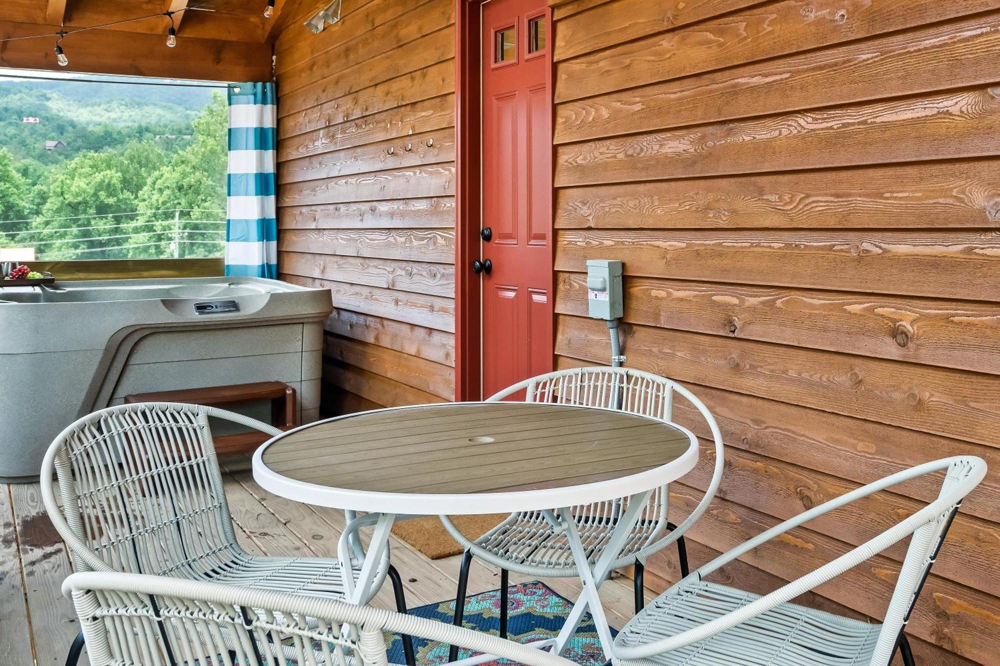 Smokiesboutiquecabins Would Love To Host You At Dolly'S Cute Cabin! 4 Suites With Private Bathrooms - Hot Tub, Fire Pit, Game Room, Resort Pool Open Memorial Day Through Labor Day! Gatlinburg Buitenkant foto