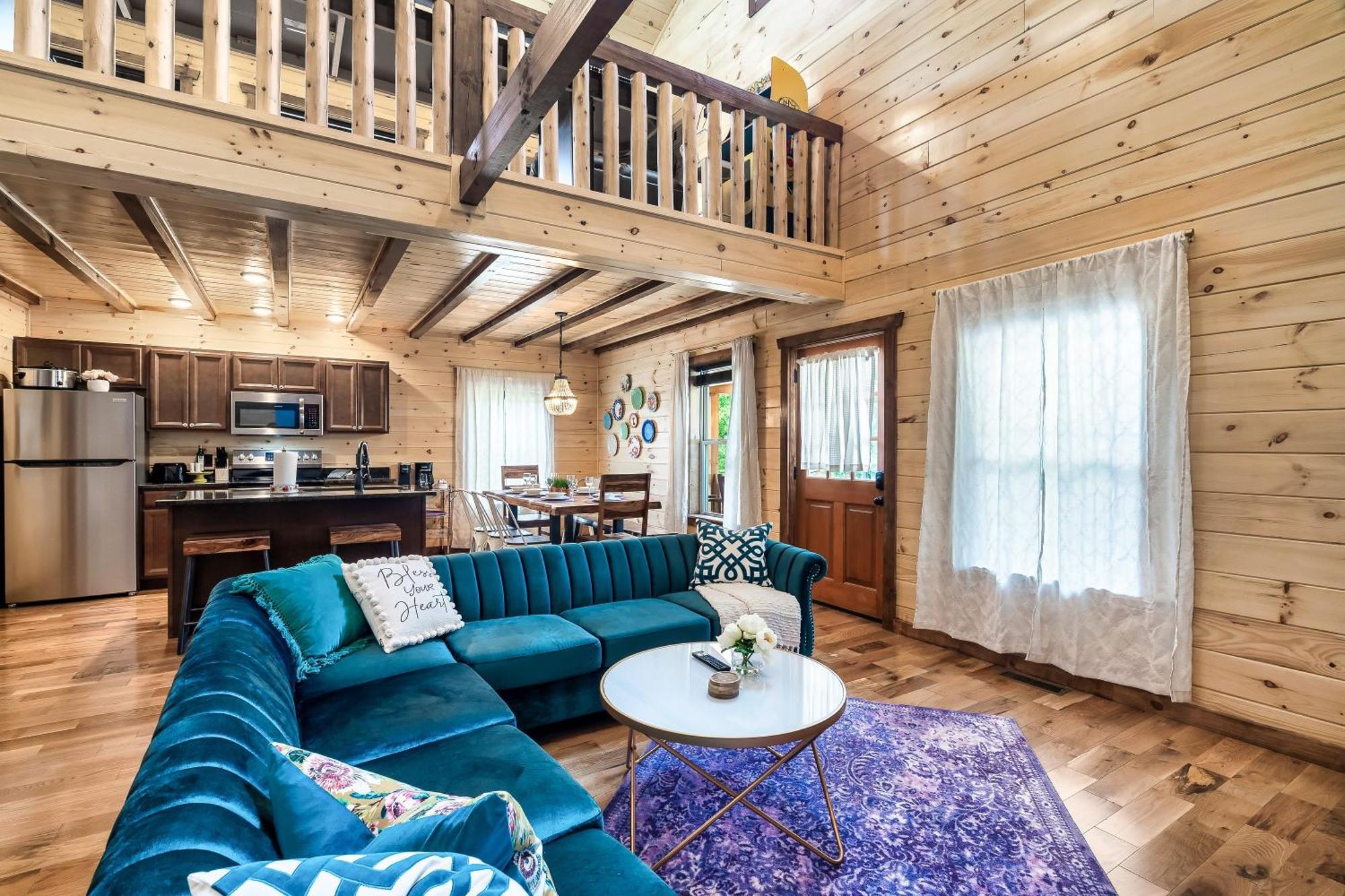 Smokiesboutiquecabins Would Love To Host You At Dolly'S Cute Cabin! 4 Suites With Private Bathrooms - Hot Tub, Fire Pit, Game Room, Resort Pool Open Memorial Day Through Labor Day! Gatlinburg Buitenkant foto