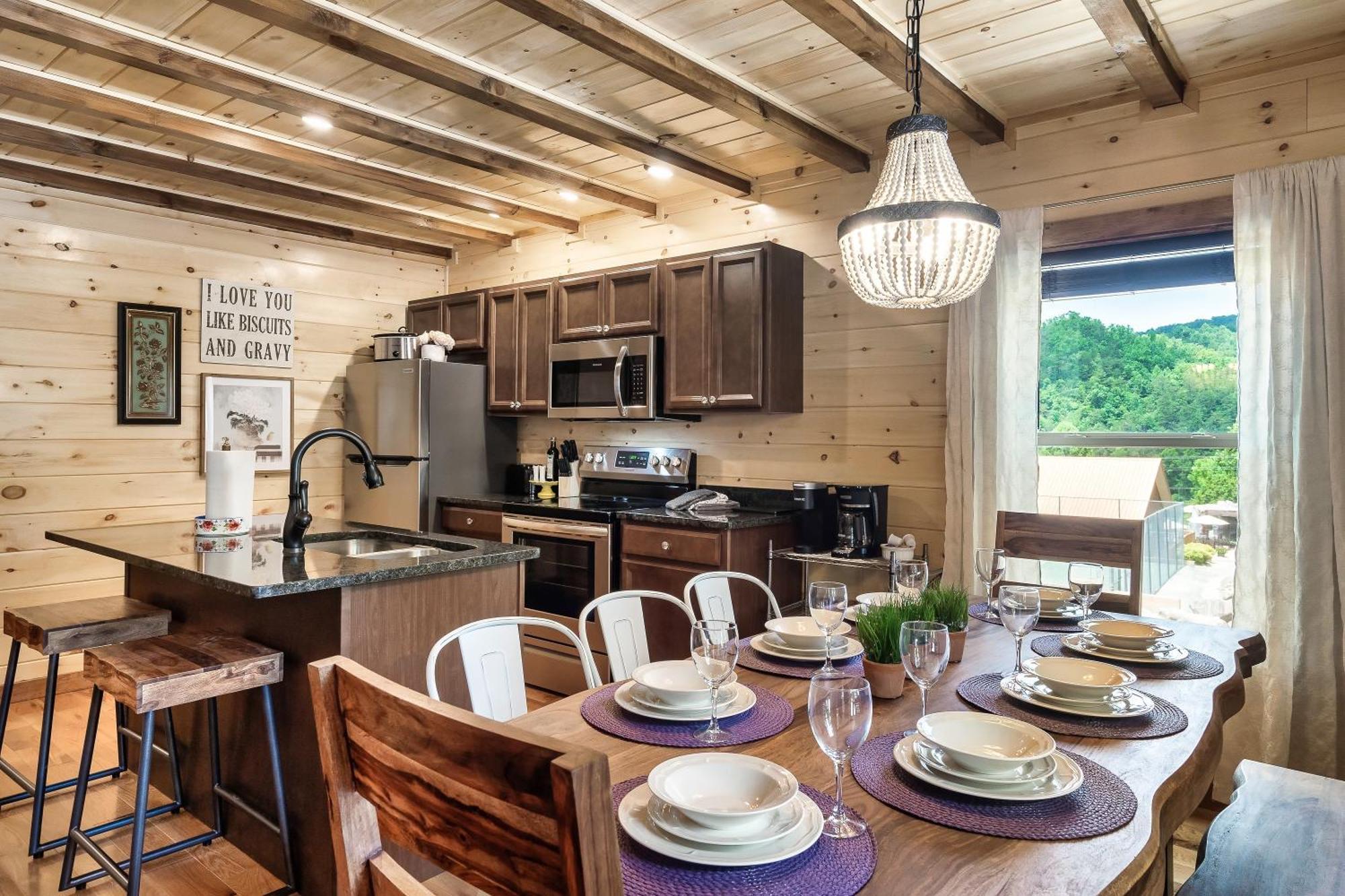 Smokiesboutiquecabins Would Love To Host You At Dolly'S Cute Cabin! 4 Suites With Private Bathrooms - Hot Tub, Fire Pit, Game Room, Resort Pool Open Memorial Day Through Labor Day! Gatlinburg Buitenkant foto