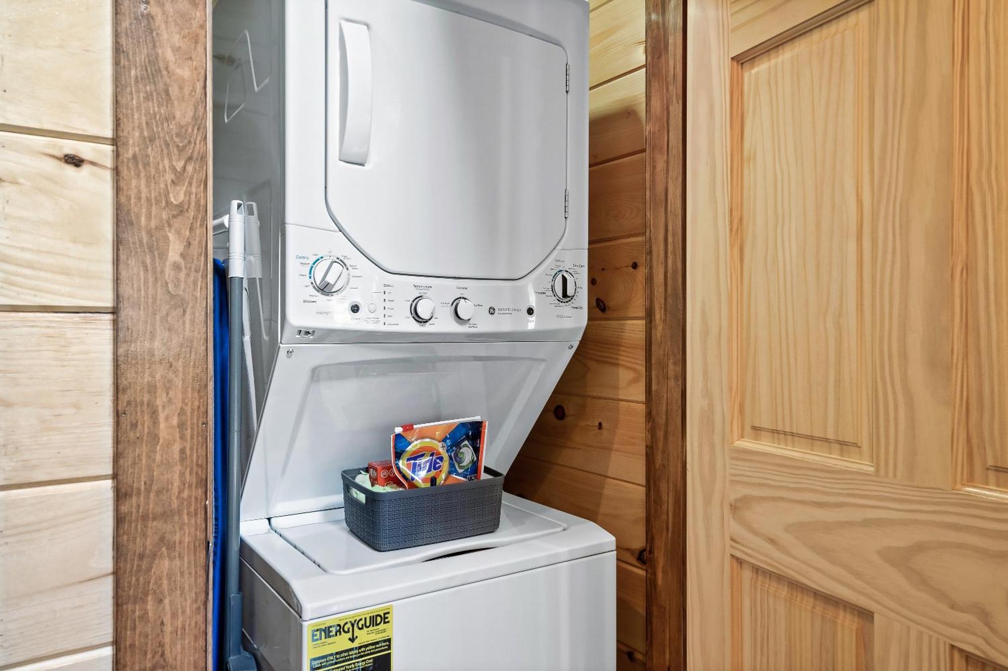 Smokiesboutiquecabins Would Love To Host You At Dolly'S Cute Cabin! 4 Suites With Private Bathrooms - Hot Tub, Fire Pit, Game Room, Resort Pool Open Memorial Day Through Labor Day! Gatlinburg Buitenkant foto