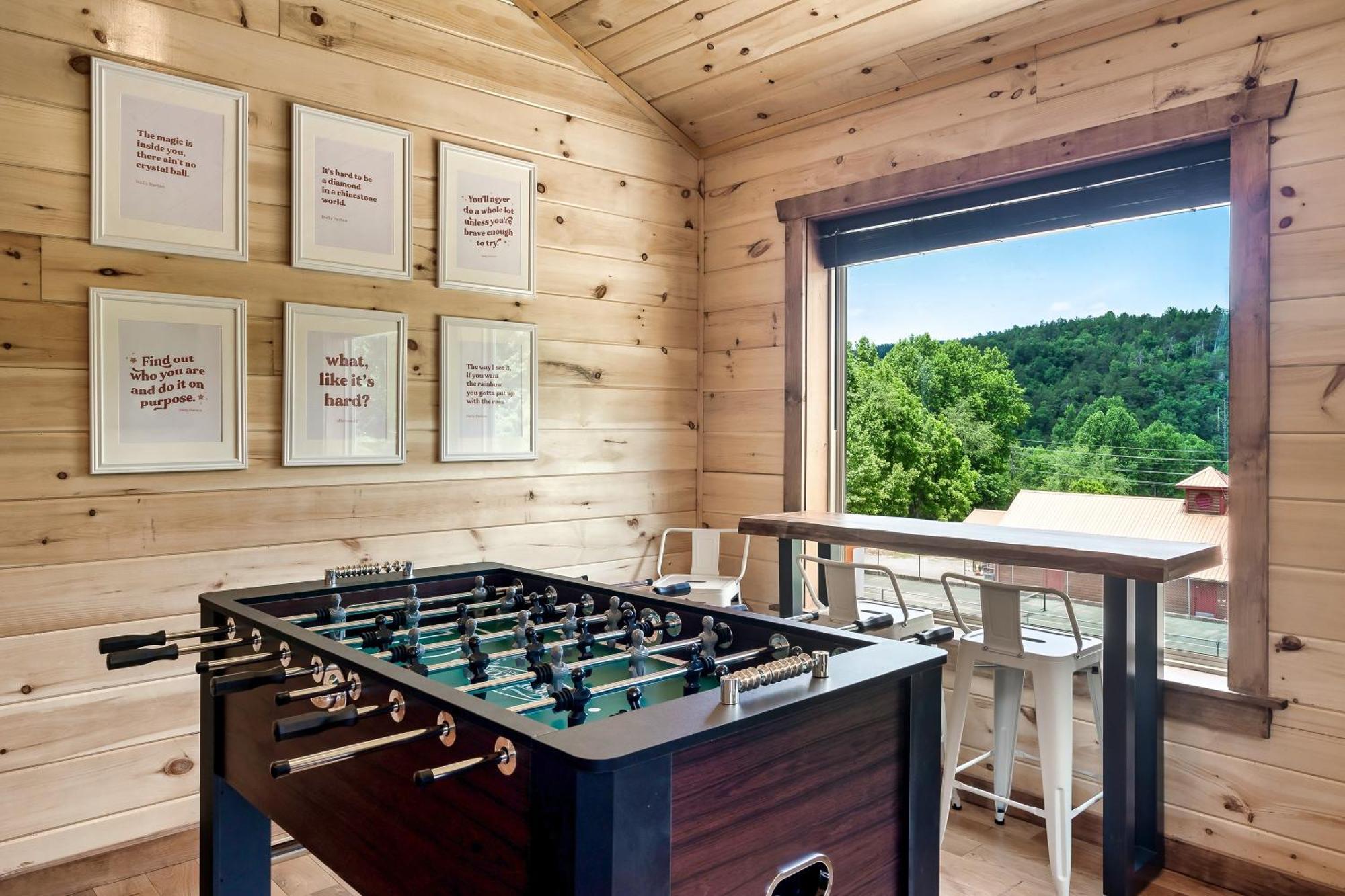 Smokiesboutiquecabins Would Love To Host You At Dolly'S Cute Cabin! 4 Suites With Private Bathrooms - Hot Tub, Fire Pit, Game Room, Resort Pool Open Memorial Day Through Labor Day! Gatlinburg Buitenkant foto