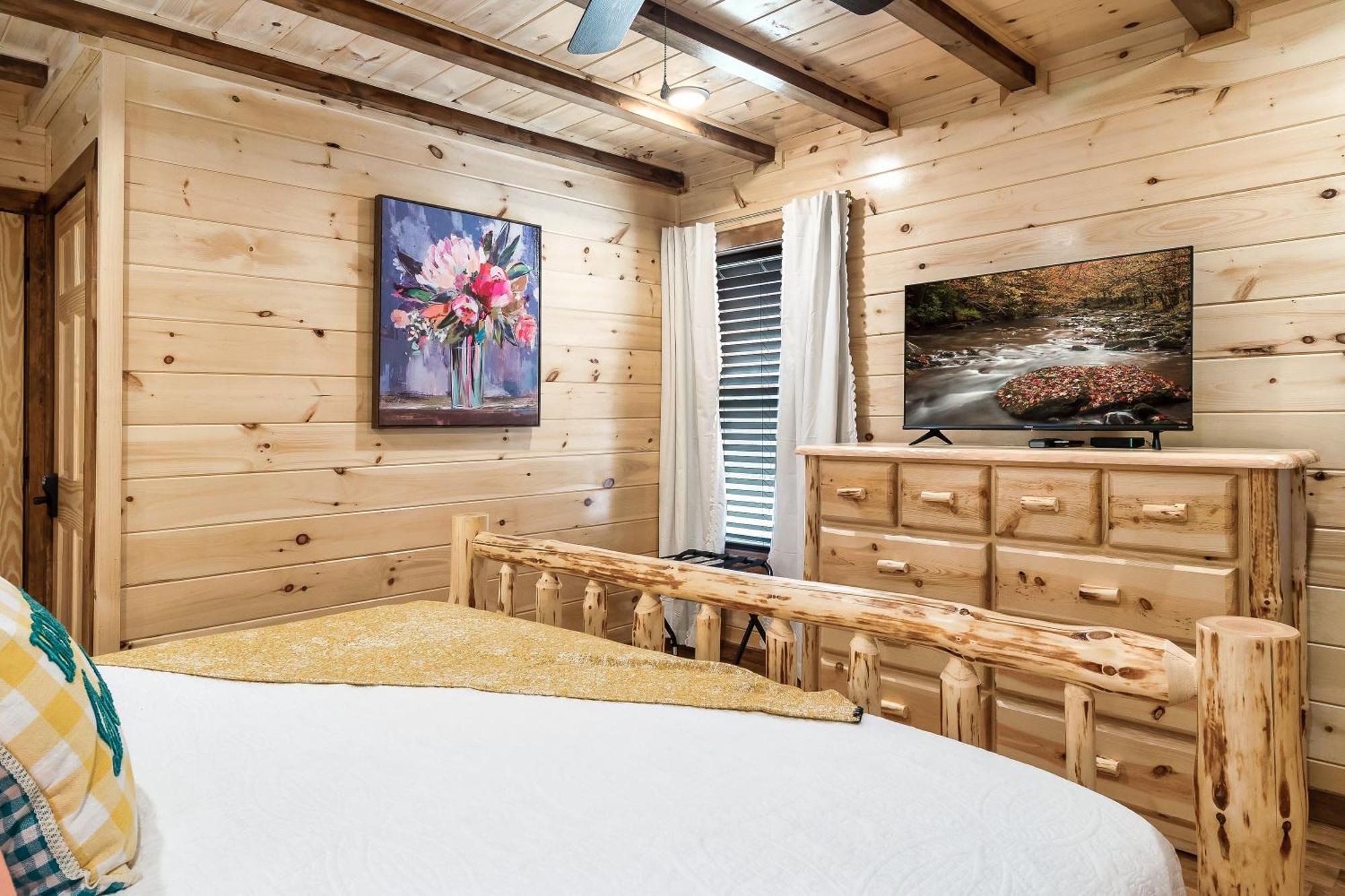 Smokiesboutiquecabins Would Love To Host You At Dolly'S Cute Cabin! 4 Suites With Private Bathrooms - Hot Tub, Fire Pit, Game Room, Resort Pool Open Memorial Day Through Labor Day! Gatlinburg Buitenkant foto